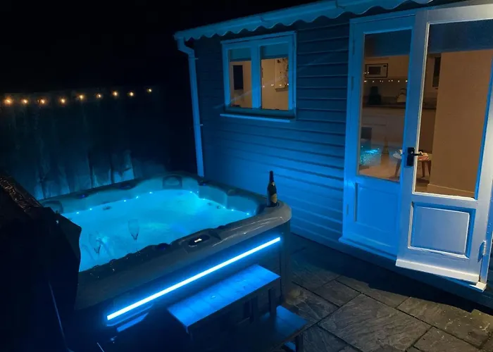 The Summerhouse, Countryside Retreat With Private Hot Tub