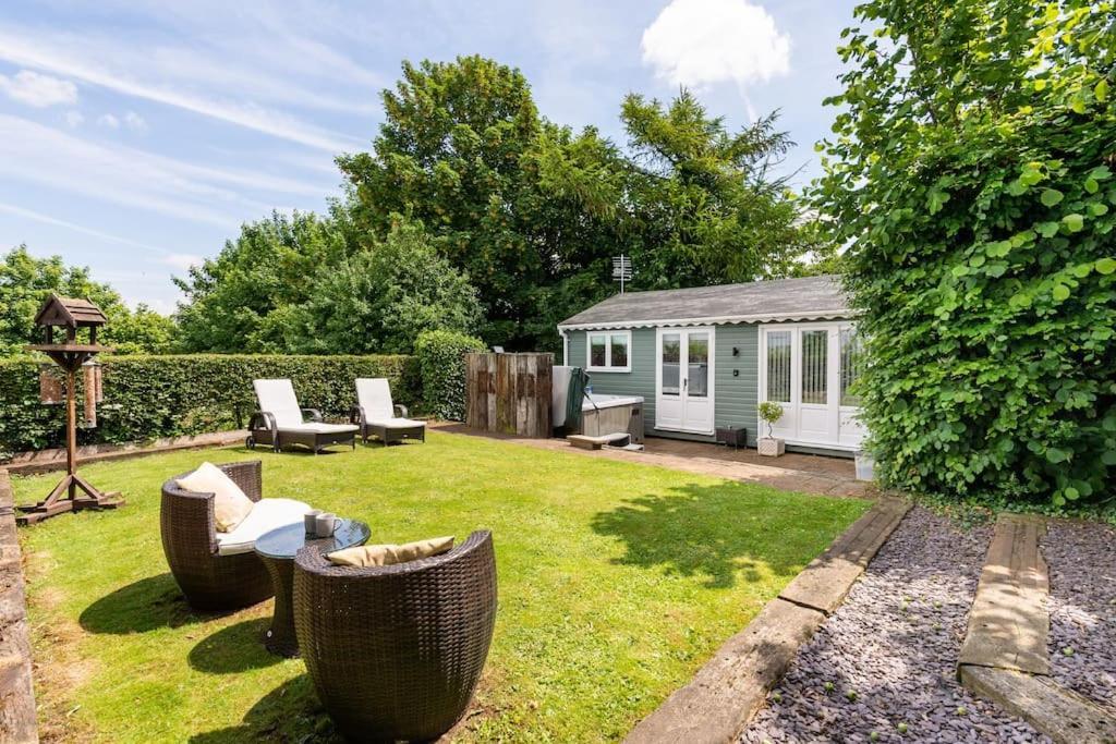 The Summerhouse, Countryside Retreat With Private Hot Tub Holiday home *