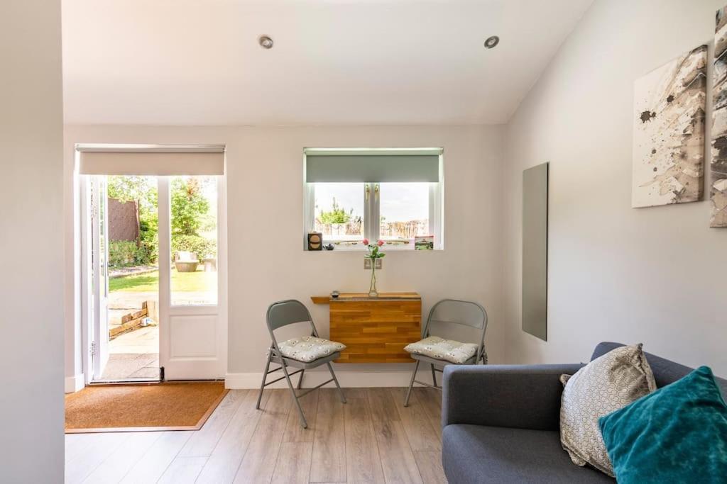 The Summerhouse, Countryside Retreat With Private Hot Tub Holiday home Bridgnorth