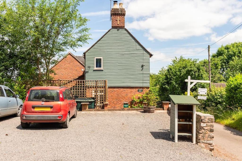 The Summerhouse, Countryside Retreat With Private Hot Tub Holiday home Bridgnorth
