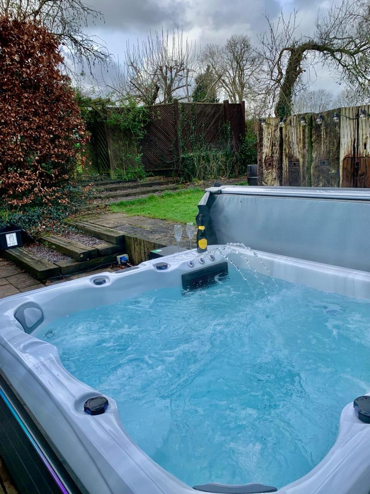 The Summerhouse, Countryside Retreat With Private Hot Tub