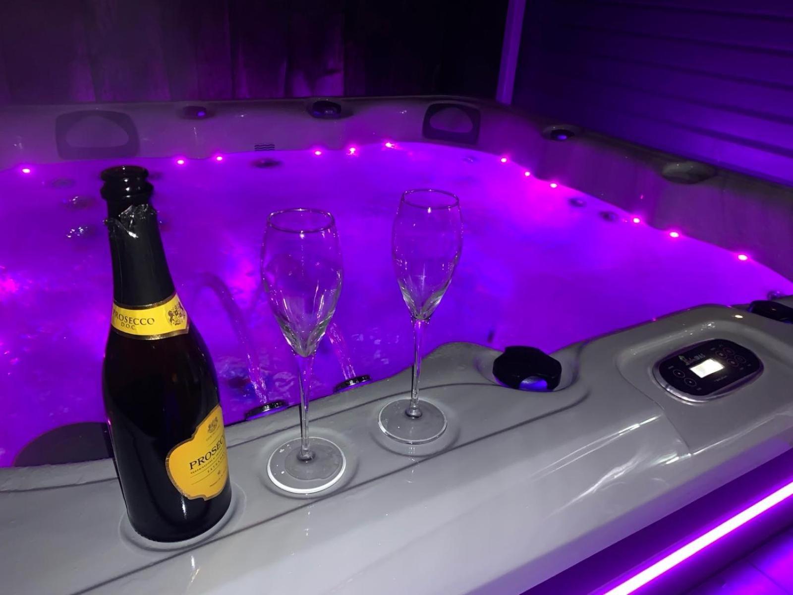 The Summerhouse, Countryside Retreat With Private Hot Tub Bridgnorth